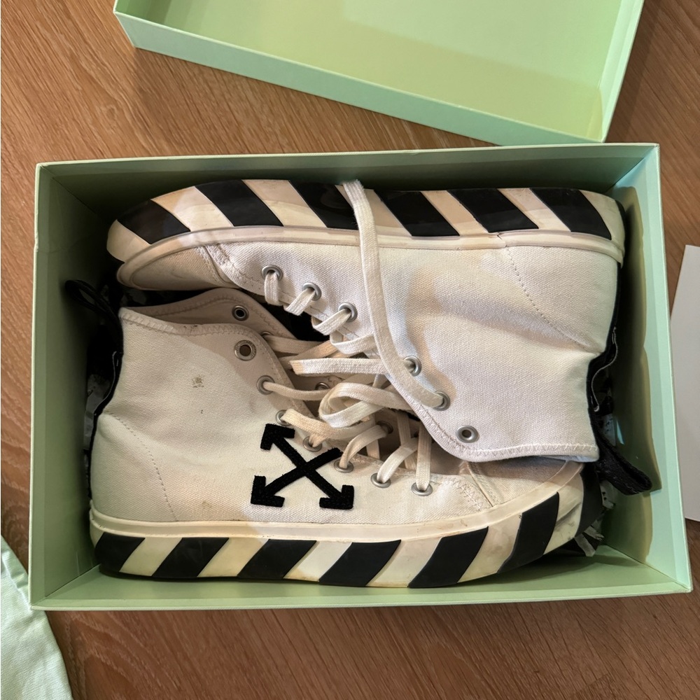 OFF-WHITE HIGH TOP CONVERSE